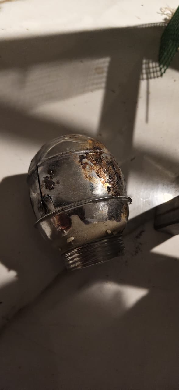 പോലീസുകാരന്റെ വീടിന് നേരെ ബോംബേറ്