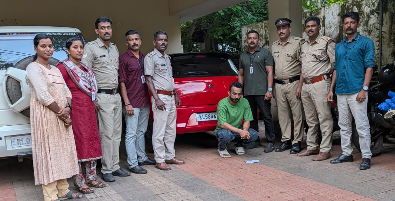 ഓപ്പറേഷൻ തണ്ടർ: മെത്താംഫിറ്റാമിനുമായി യുവാവ് പിടിയിൽ