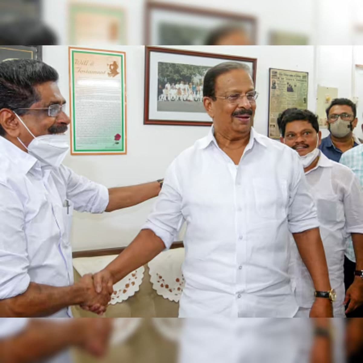 സുധാകരേട്ടൻ മത്സരിച്ചില്ലെങ്കിൽ വോട്ട് ചെയ്യില്ല'; പിന്തുണയുമായി അണികൾ