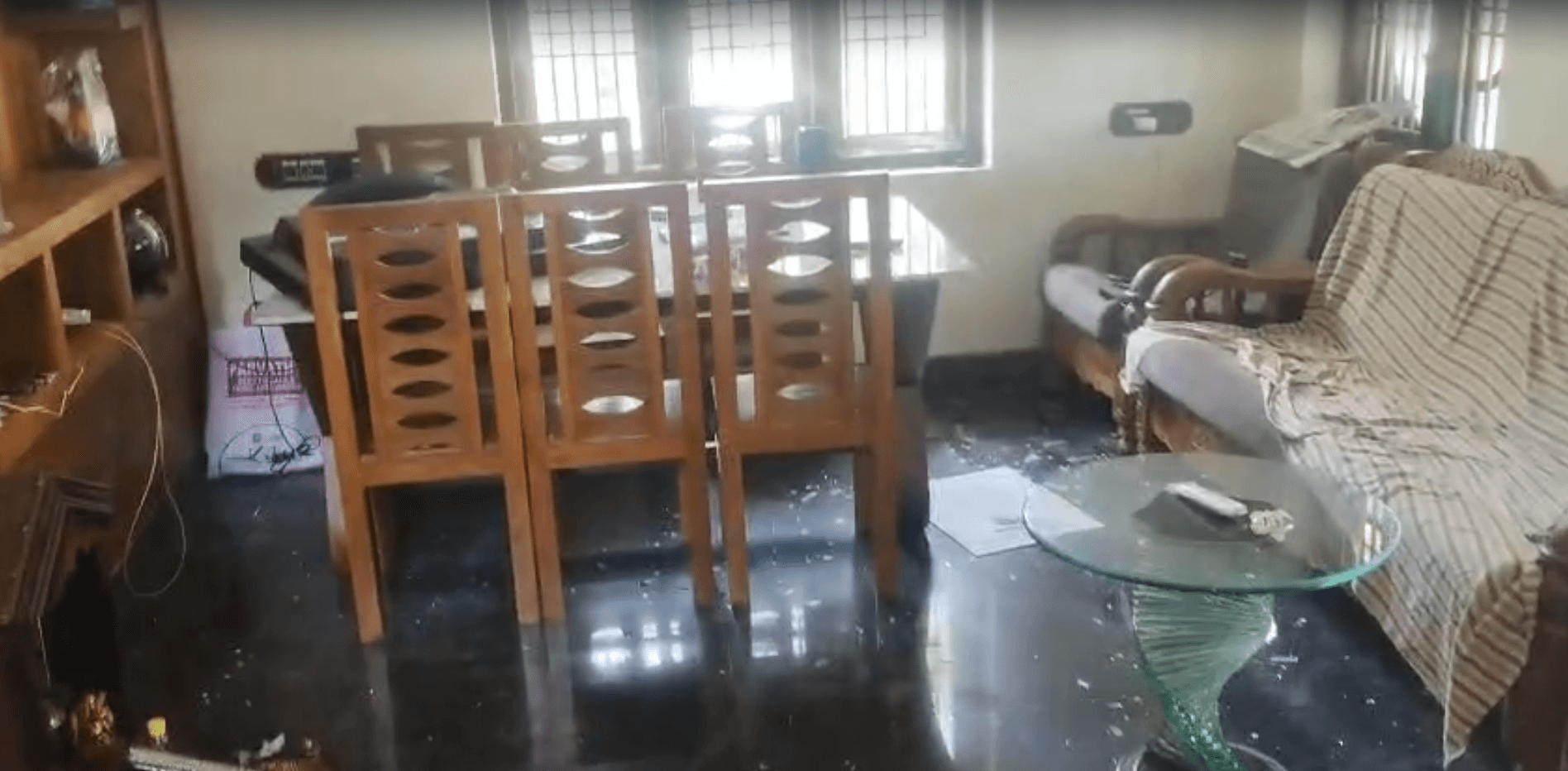 യുഡിഎഫ് പോളിങ് ഏജൻ്റ് ഭാസ്കരൻ്റെ വീട് അക്രമികൾ തകർത്തു