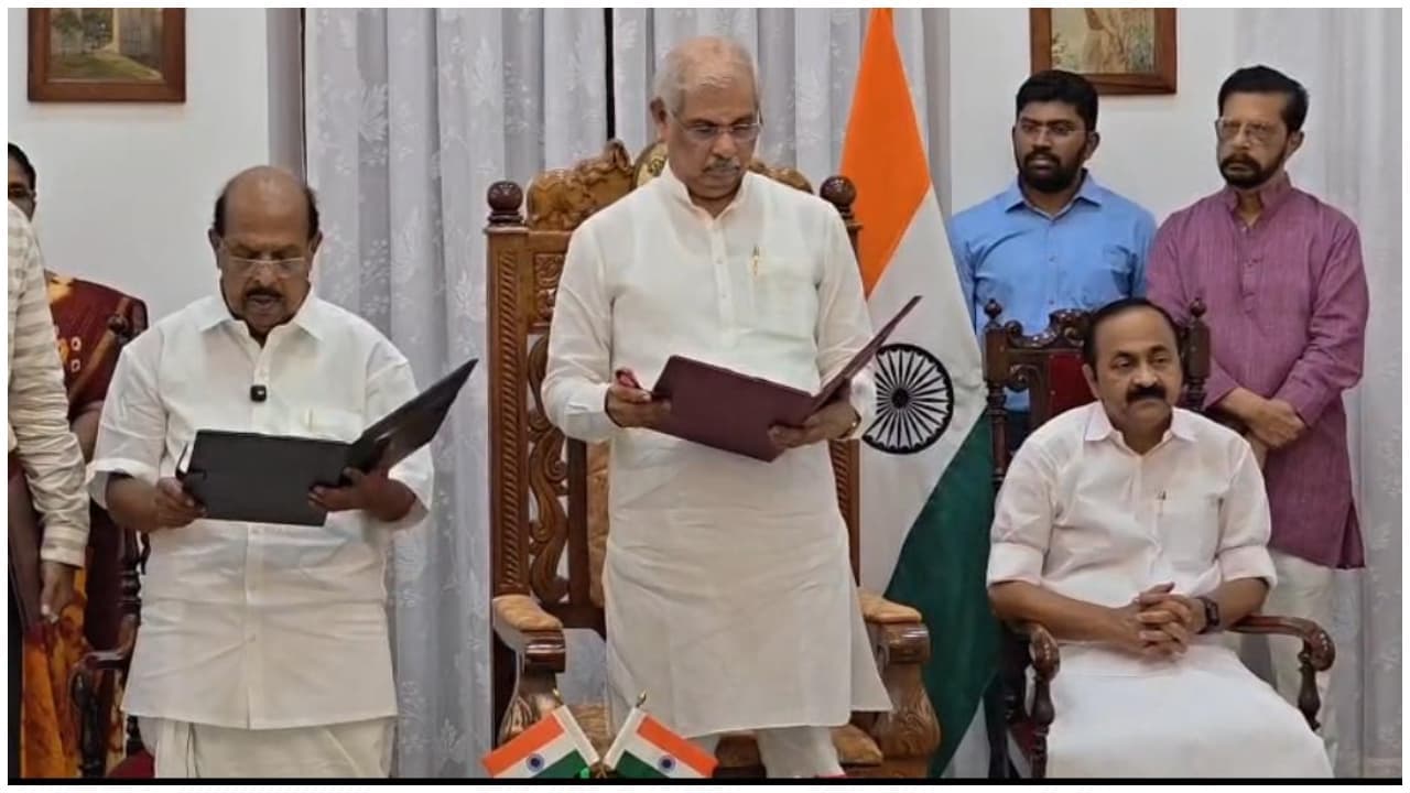 ലോക്ഭവനിൽ ജി സുധാകരൻ എംഎൽഎയായി സത്യപ്രതിജ്ഞ ചെയ്തു