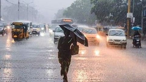 കേരളത്തിൽ അതിശക്ത മഴയ്ക്ക് സാധ്യത, നാളെ രണ്ട് ജില്ലകളിൽ ഓറഞ്ച് അലർട്ട് പ്രഖ്യാപിച്ചു