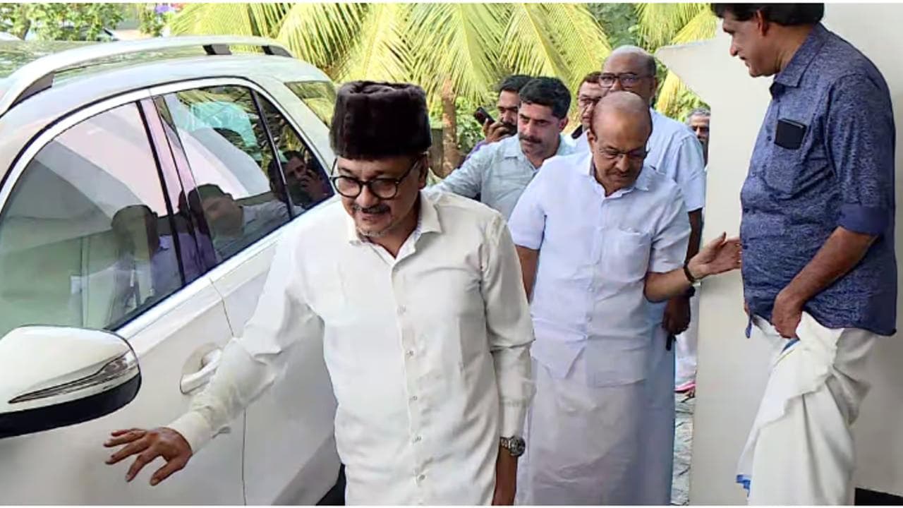 കടുപ്പിച്ച് ലീഗ്, മുഖ്യമന്ത്രി പ്രതിസന്ധിയിൽ അടിയന്തര യോഗം വിളിച്ചു