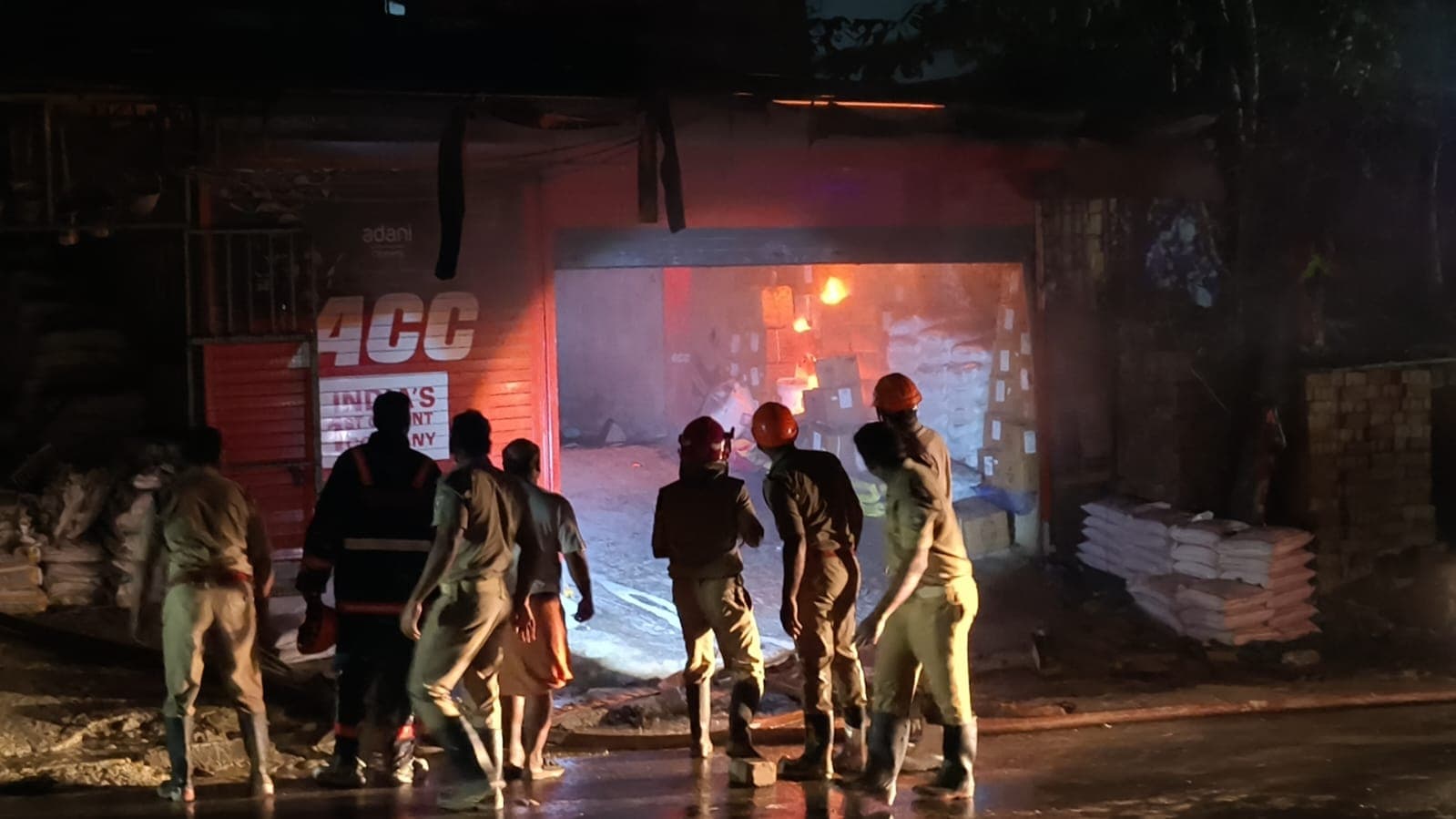 പെയിൻറ് ഗോഡൗണിൽ വൻ തീ പിടുത്തം