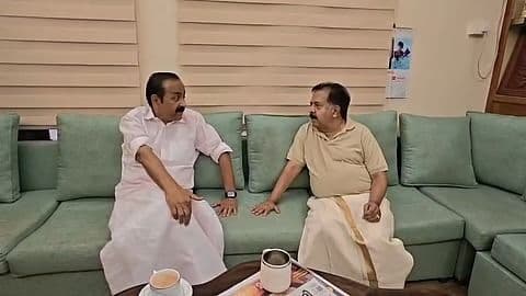വിഡി സതീശൻ രമേശ് ചെന്നിത്തലയുടെ വീട്ടിൽ