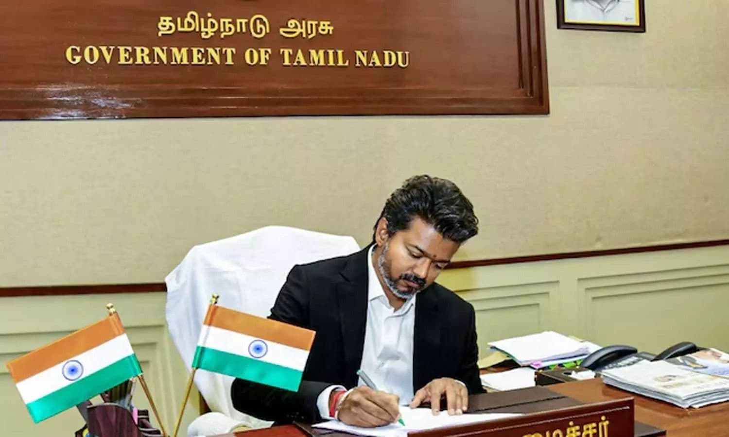 മദ്യശാലകൾ അടച്ചുപൂട്ടാൻ ഉത്തരവിട്ട്: വിജയ്