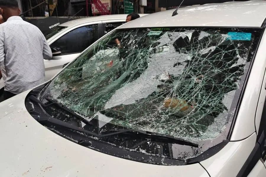 തിരുവനന്തപുരത്ത് ഇഡി സംഘത്തിനുനേരെ ആക്രമണം; പ്രതിഷേധക്കാർ കാർ അടിച്ചുതകർത്തു, ഉദ്യോഗസ്ഥർക്ക് പരിക്ക്