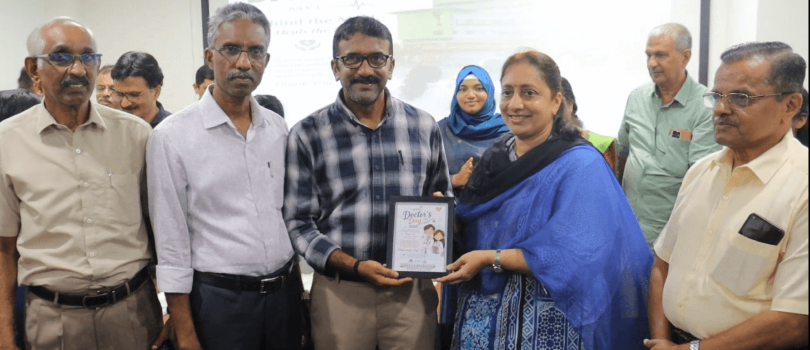 ഡോക്ടേഴ്സ് ഡേ ദിനാചരണത്തിന്റെ ഭാഗമായി ഡോക്ടർമാരെ ആദരിച്ചു