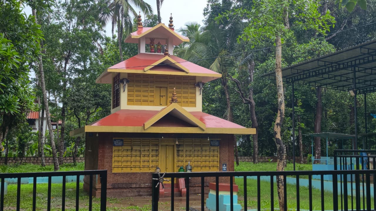 നരവൂർ തൈക്കണ്ടി മടപ്പുരയിൽ കവർച്ച