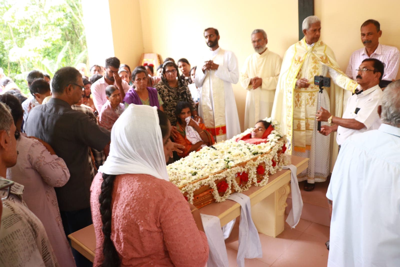 ഇടിമിന്നലേറ്റ് മരണമടഞ്ഞ അഞ്ജു മാത്യൂവിന്റെ മൃതദേഹം സംസ്കരിച്ചു