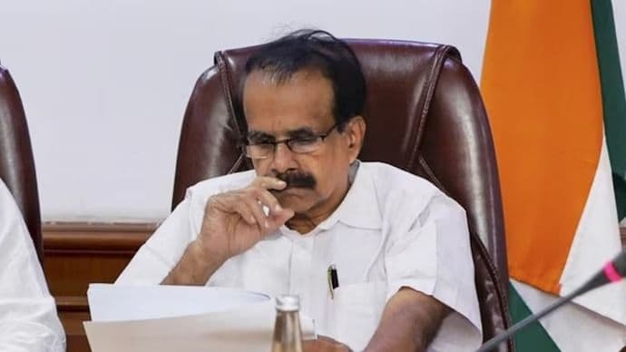 മന്ത്രി ജോർജ് കുര്യൻ രാജിവെച്ചു