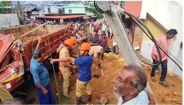 കൊട്ടാരക്കരയിലെ ടിപ്പർ അപകടം: മൂന്ന് പേർ മരിച്ചു