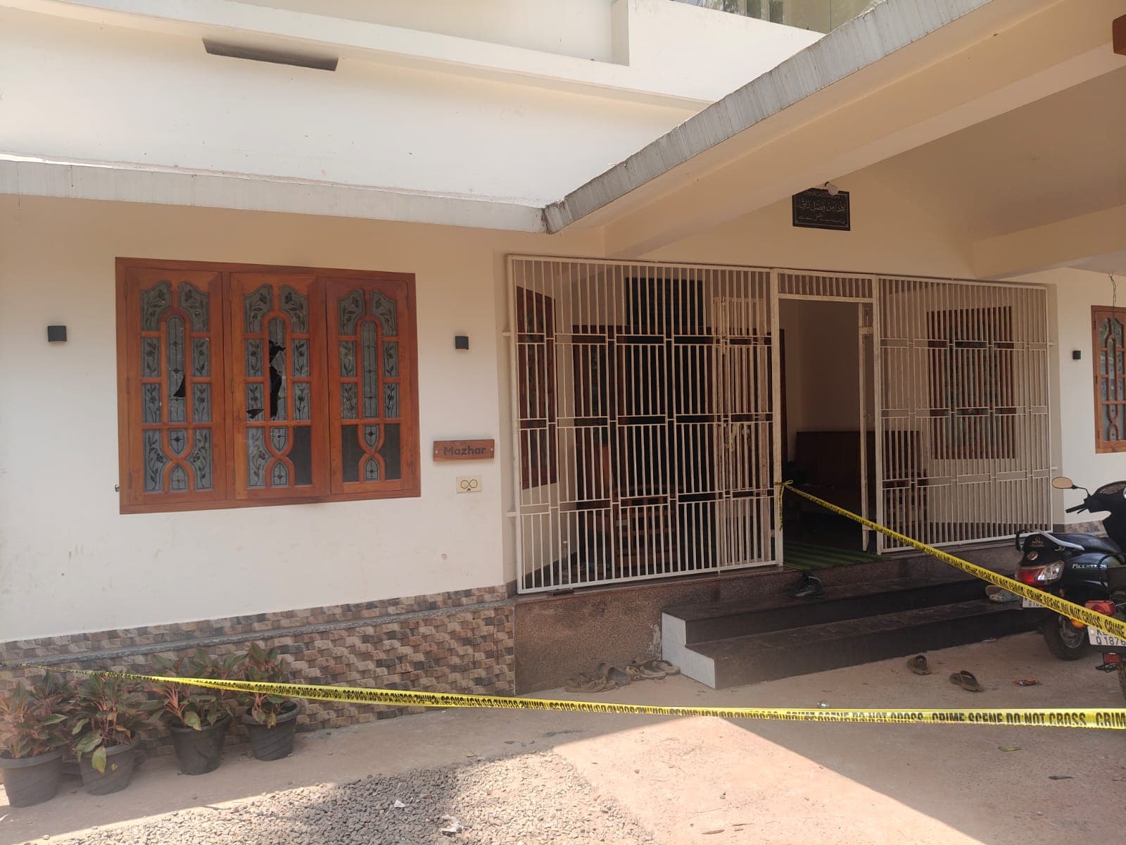 വീടിന് നേരെ ബോംബേറ്