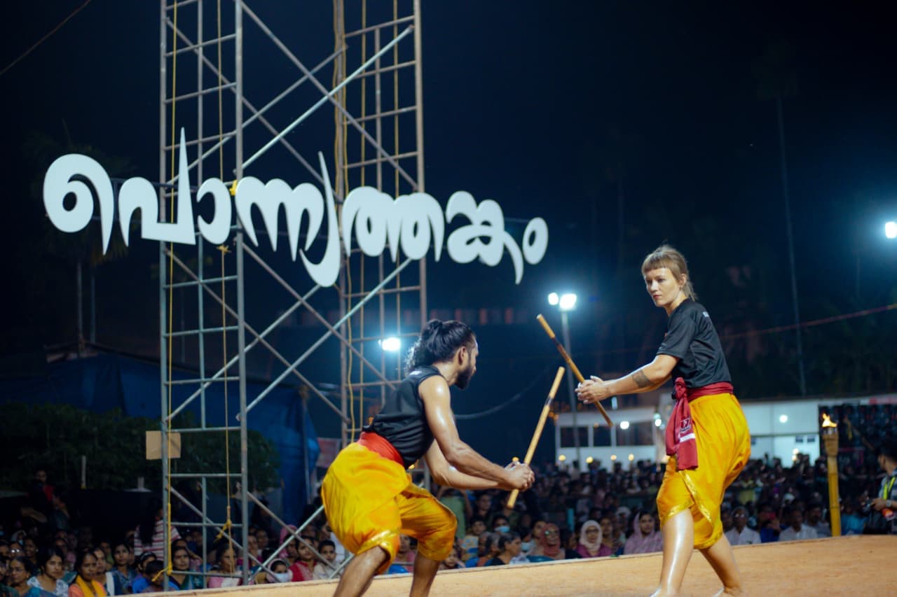 കളരിവിളക്ക് തെളിഞ്ഞു; ഏഴരക്കണ്ടത്തിൽ ഇനി പൊന്ന്യത്തങ്കം